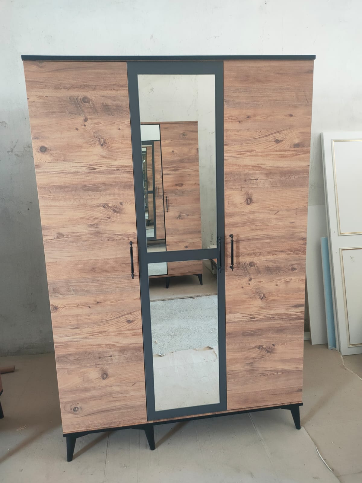 GÖZDE 3 KAPILI DOLAP 